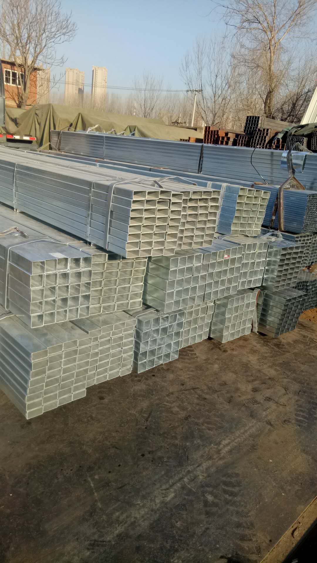 405353276.jpg
